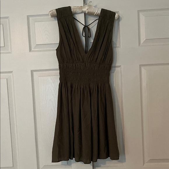 Abercrombie & Fitch Women's Smocked Plunge Crinkle Mini Dress - Small Tall - Picture 2 of 10